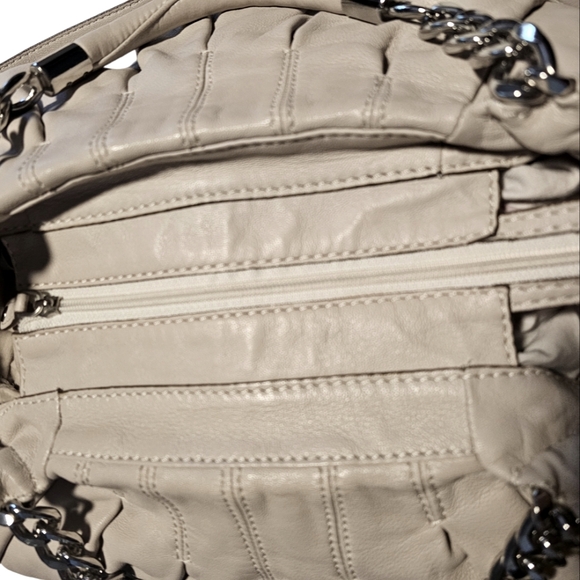 Michael Kors Erin shoulder  bag in buttery soft cream leather - Picture 3 of 14